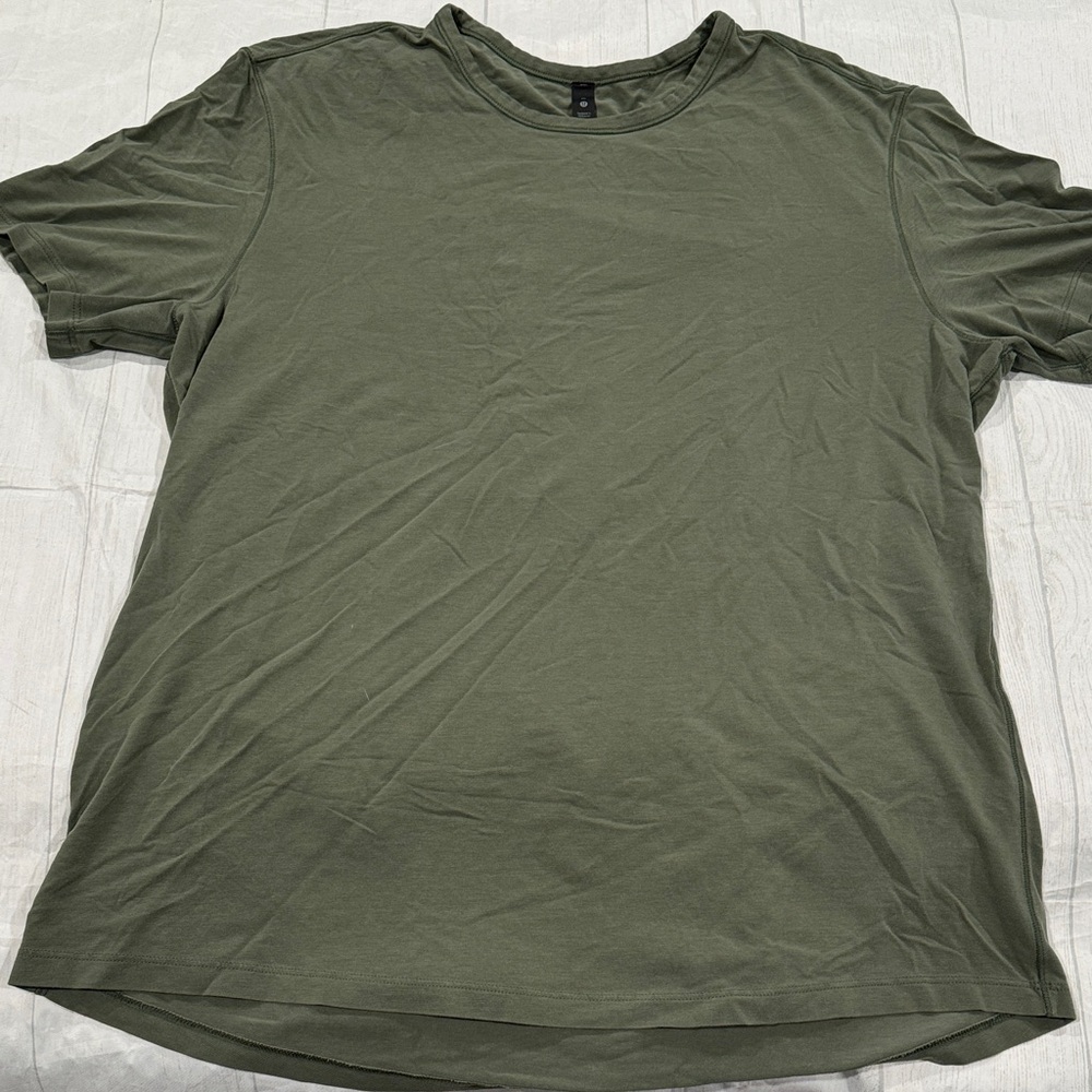 Lululemon EUC XL Men's Olive Green T-Shirt EUC